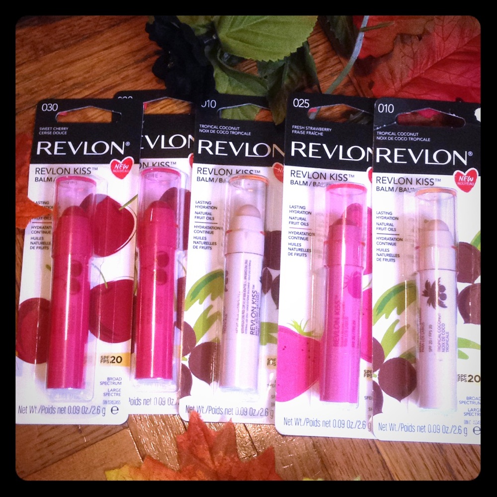 💥Revlon Kiss Balm-  Tropical coconut & fresh  🍓